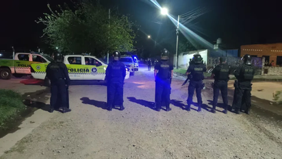 Tucumán en shock: una niña murió tras recibir un disparo y los vecinos incendiaron la casa de los sospechosos