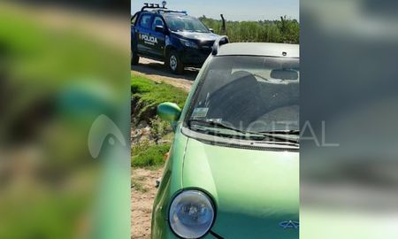 El vehículo es de color verde y tenía pedido de secuestro desde el pasado martes. El vehículo es de color verde y tenía pedido de secuestro desde el pasado martes.