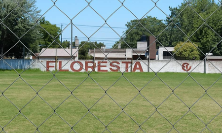 Liga Santafesina: suspendieron por un año y medio al jugador de Floresta que agredió al árbitro en el clásico contra Don Salvador Liga Santafesina: suspendieron por un año y medio al jugador de Floresta que agredió al árbitro en el clásico contra Don Salvador