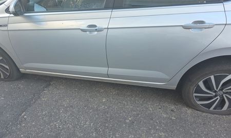Una tapa de alcantarilla ubicada en la esquina de 4 de Enero y Suipacha genera inconvenientes en una zona muy transitada de la ciudad de Santa Fe. Una tapa de alcantarilla ubicada en la esquina de 4 de Enero y Suipacha genera inconvenientes en una zona muy transitada de la ciudad de Santa Fe.