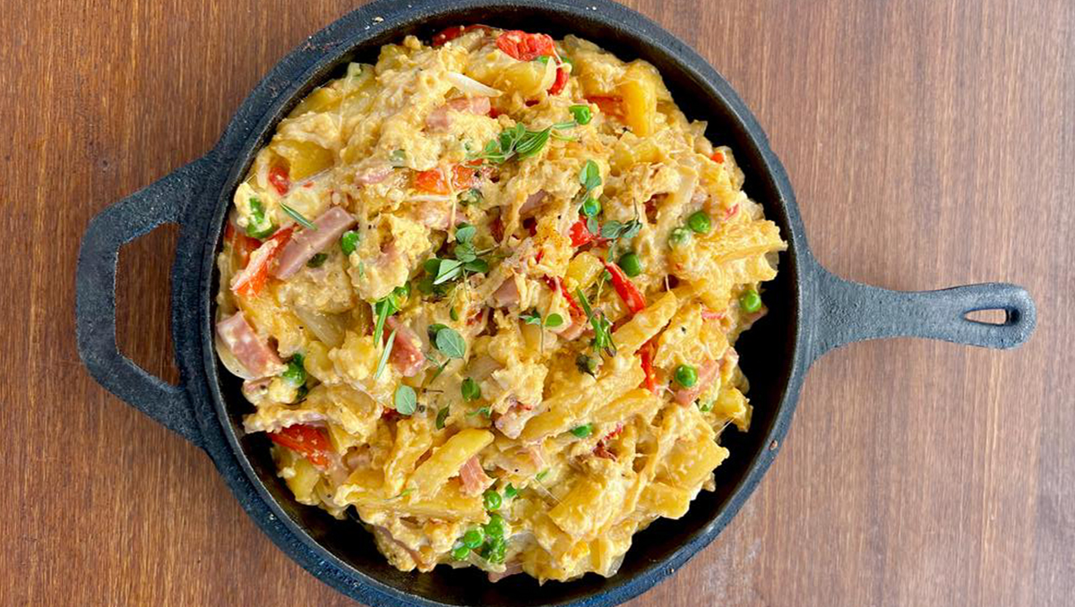 Dos de los participantes de MasterChef debieron presentar sendas recetas de revuelto gramajo.