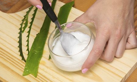 Aloe vera con aceite de coco para el crecimiento saludable del cabello Aloe vera con aceite de coco para el crecimiento saludable del cabello