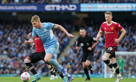 Manchester City goleó al Manchester United, se afirma como líder de la Premier League y le dio un duro golpe a los Red Devils que quedaron afuera de los puestos de clasificación a la Champions League. Manchester City goleó al Manchester United, se afirma como líder de la Premier League y le dio un duro golpe a los Red Devils que quedaron afuera de los puestos de clasificación a la Champions League.