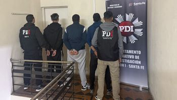 Los sospechosos fueron identificados y trasladados a sede policial. 