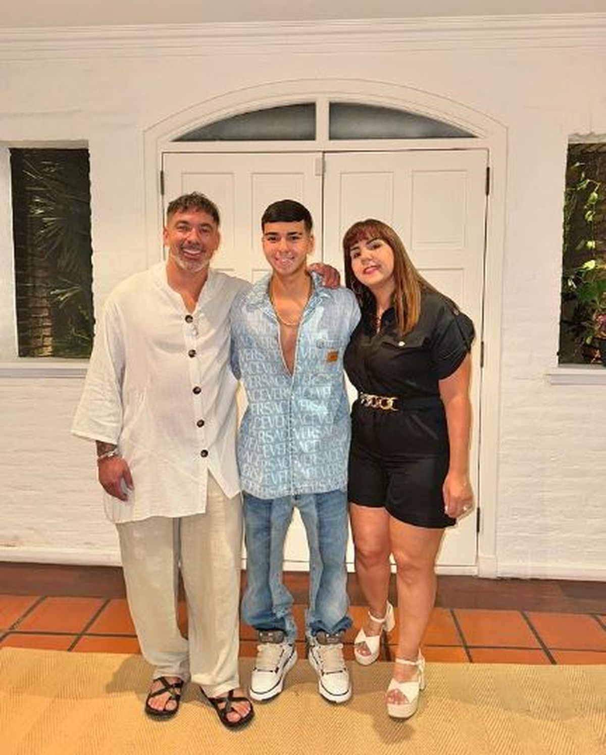 Ezequiel Lavezzi pasó un momento grato con su hijo y su exmujer antes de ser internado. Ezequiel Lavezzi pasó un momento grato con su hijo y su exmujer antes de ser internado.