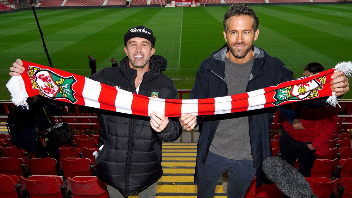 Ryan Reynolds y Rob McElhenney, dueños del Wrexham de Gales y ahora accionistas del club Necaxa, de México. Ryan Reynolds y Rob McElhenney, dueños del Wrexham de Gales y ahora accionistas del club Necaxa, de México.
