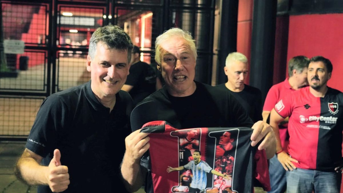 Roberto Sensini dejó de ser director deportivo de Newells.