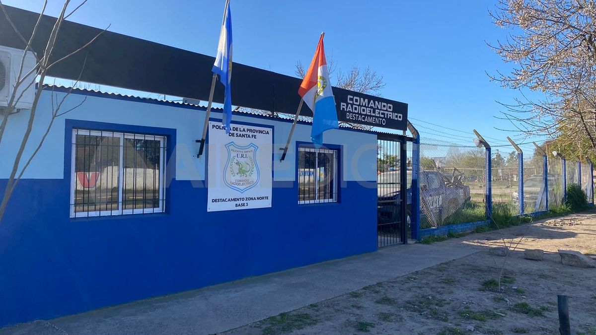 Intentaron robar una moto dentro de una instalación del Comando Radioeléctrico y terminaron presos.
