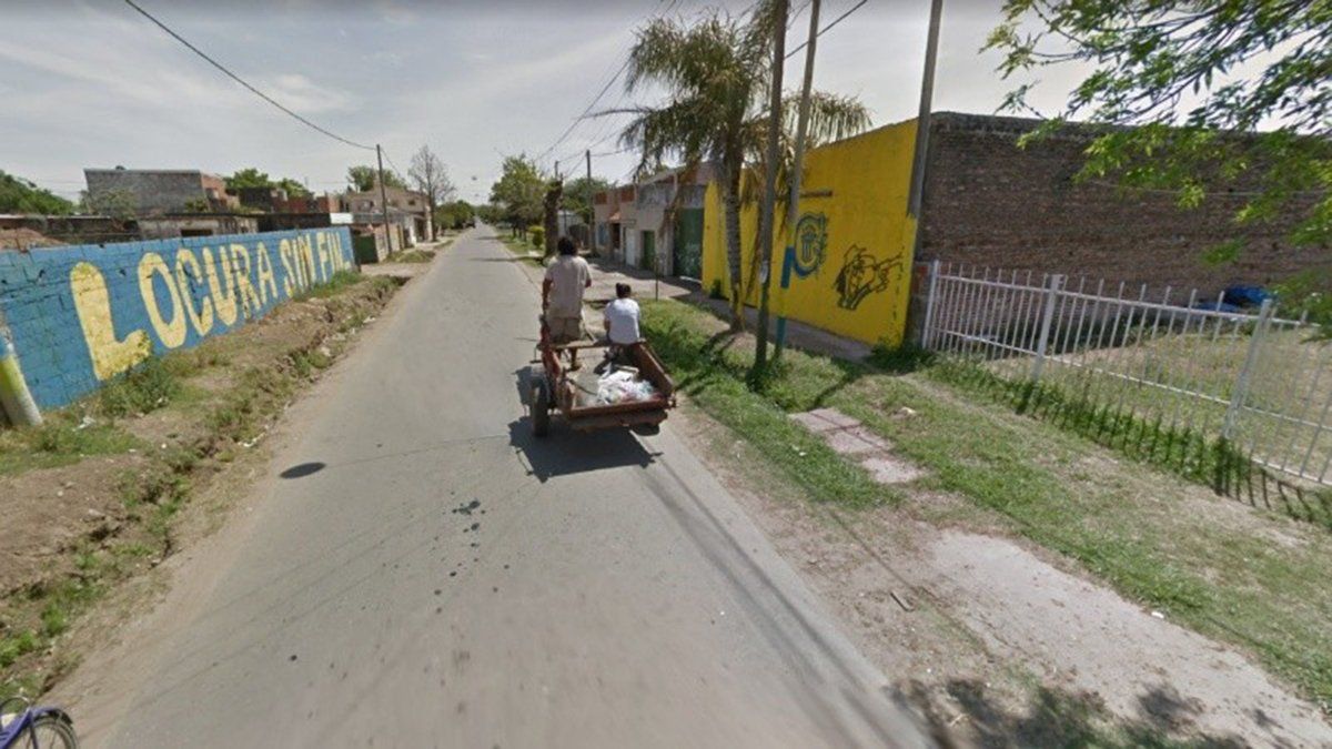 Tres hombres resultaron heridos en la zona norte de Rosario cuando jugaban un partido de fútbol en una canchita de barrio.