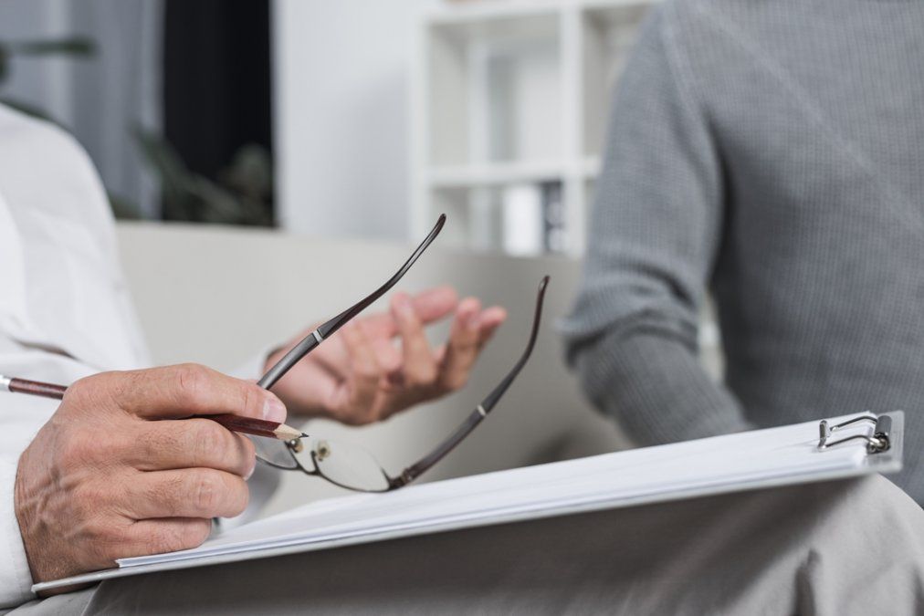 Suicidios: la importancia de prevenir las enfermedades mentales y “hacer foco” en el consumo social de drogas y alcohol