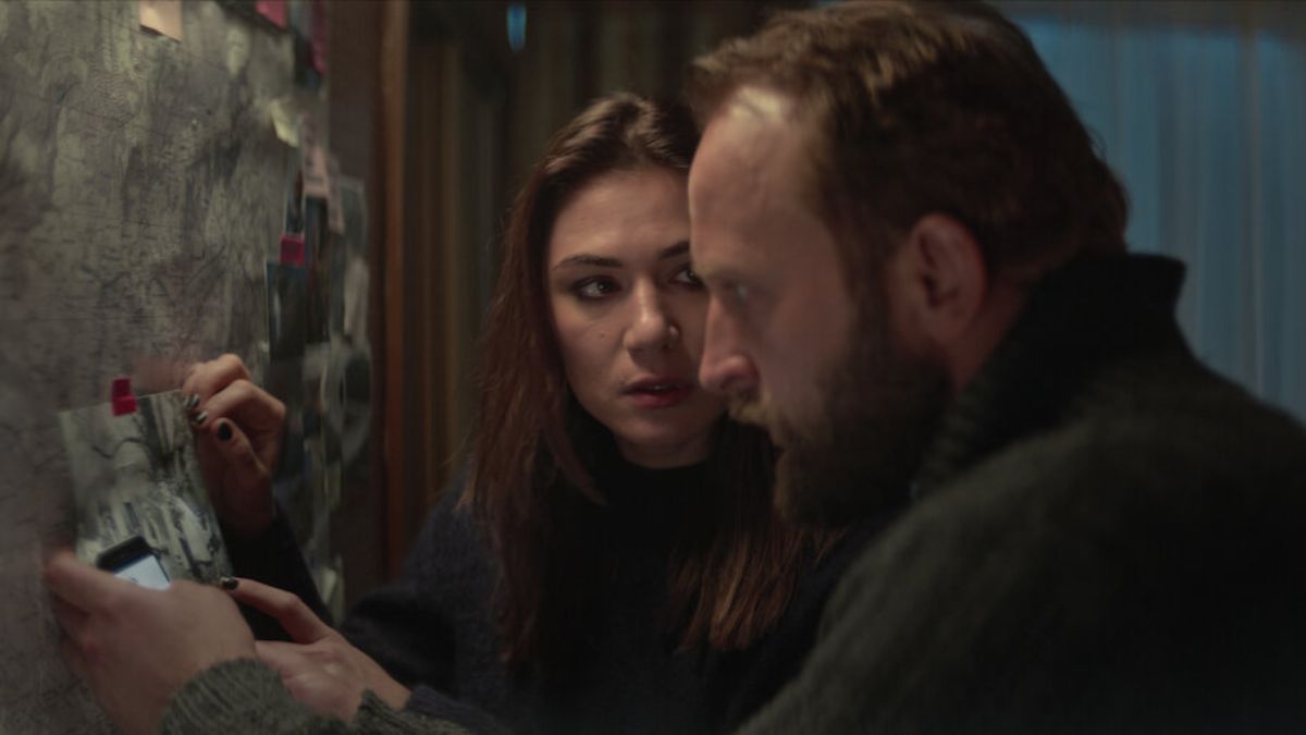 Con una trama oscura y solo seis capítulos, la serie se ganó un lugar entre lo más visto de Netflix. Con una trama oscura y solo seis capítulos, la serie se ganó un lugar entre lo más visto de Netflix. 