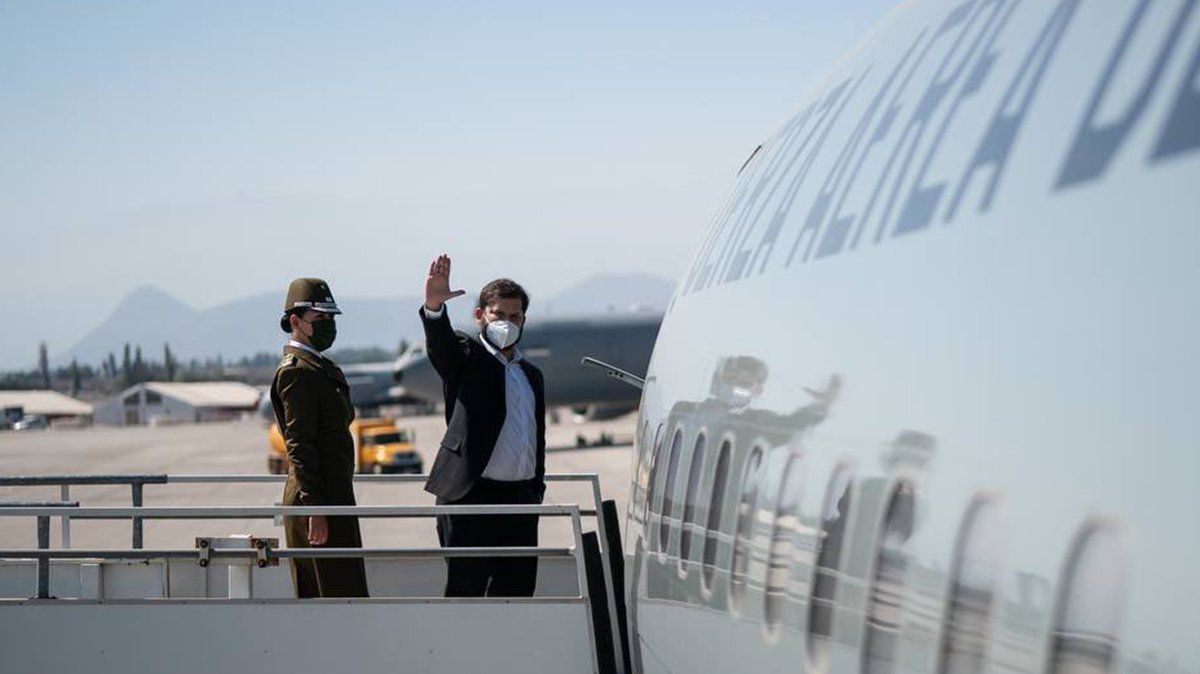 Boric realizó su primer viaje oficial como presidente de Chile. El lunes será recibido por Alberto Fernández.