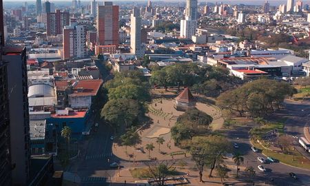 La Plaza Colón de Santa Fe será renovada con una fuente a nivel, más accesibilidad y veredas nuevas. La Plaza Colón de Santa Fe será renovada con una fuente a nivel, más accesibilidad y veredas nuevas.