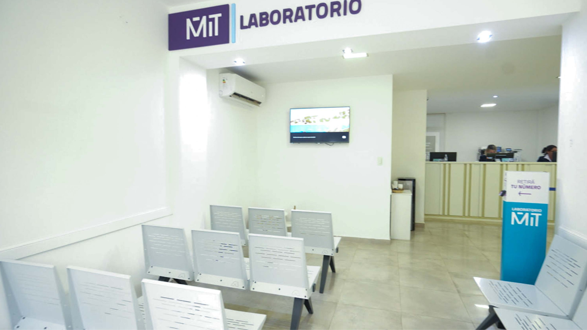 La sala de espera del laboratorio MIT es amplia y confortable. La sala de espera del laboratorio MIT es amplia y confortable.