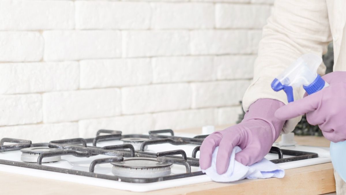 Cómo limpiar las hornallas de la cocina con un truco casero.