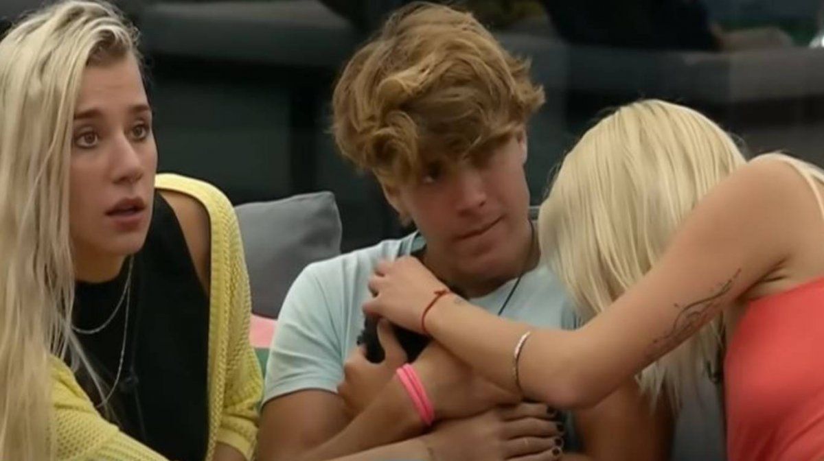 Marcos se refugia en Moro y Caramelo, los dos perritos que entraron a Gran Hermano esta semana.