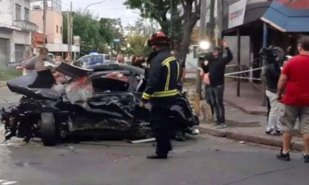 Las cámaras de seguridad de un local de la zona registraron la alta velocidad a la que iba el Audi A3 segundos antes del trágico impacto. Las cámaras de seguridad de un local de la zona registraron la alta velocidad a la que iba el Audi A3 segundos antes del trágico impacto.
