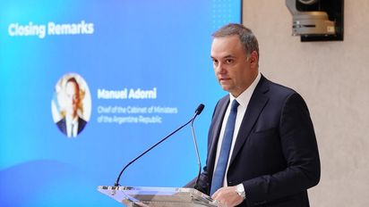 Viaje de Manuel Adorni a Punta del Este: el testigo declaró que el vuelo lo pagó el periodista Marcelo Grandío