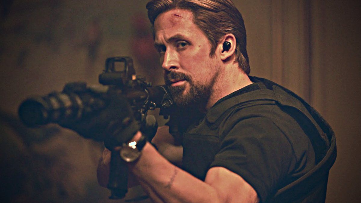 El hombre gris saldrá en cines selectos el jueves 14 de julio en Argentina y en Netflix el viernes 22 de julio.