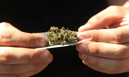 Durante 2019, en la ciudad de Santa Fe, el 89% de las causas iniciadas por drogas fue por tenencia simple o para consumo personal. La criminalización de los usuarios sigue creciendo en Argentina. Durante 2019, en la ciudad de Santa Fe, el 89% de las causas iniciadas por drogas fue por tenencia simple o para consumo personal. La criminalización de los usuarios sigue creciendo en Argentina.