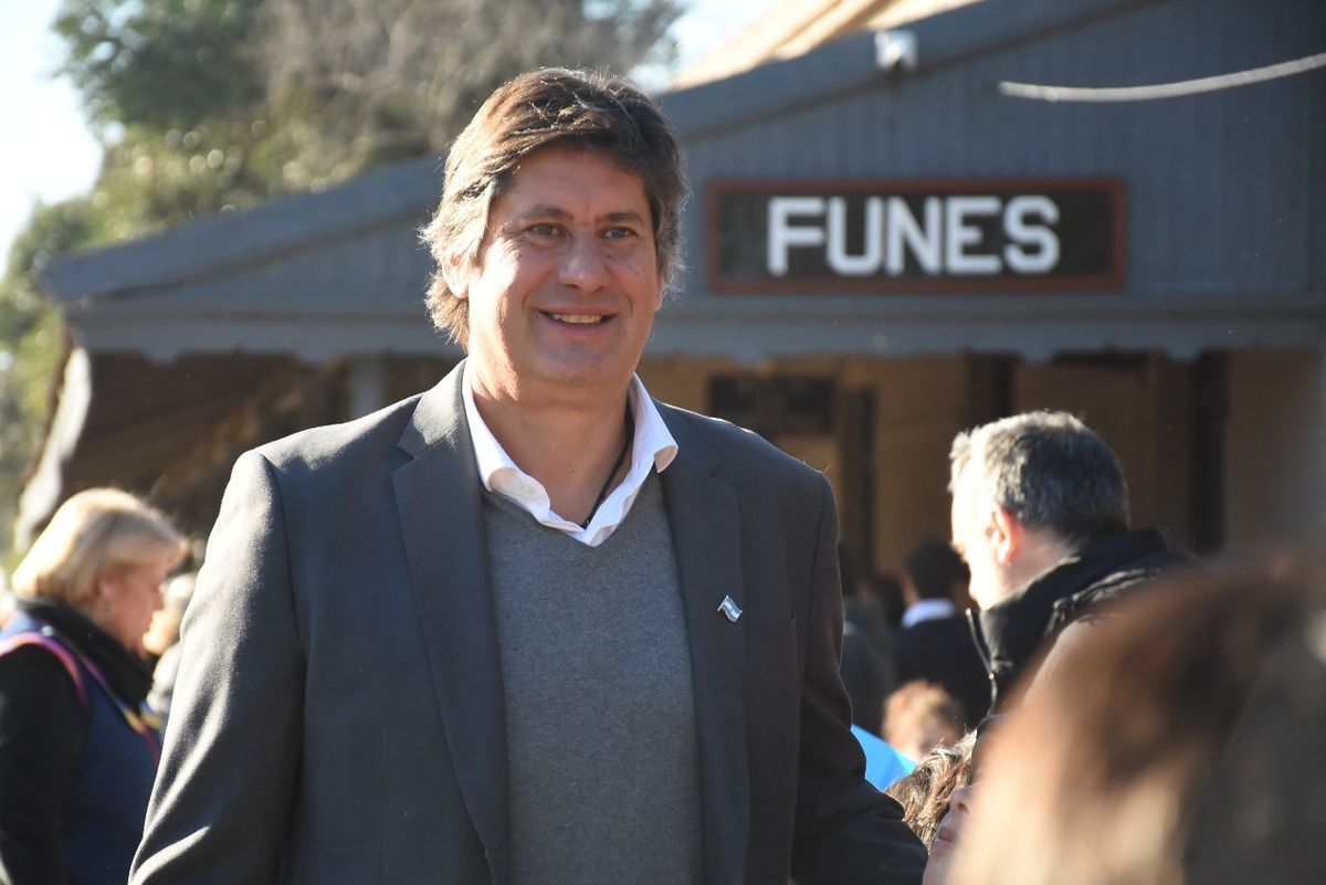 El intendente de Funes, Roly Santacroce fue a mostrar el compromiso con un modelo de ciudad moderna y pionera en urbanismo inteligente. El intendente de Funes, Roly Santacroce fue a mostrar el compromiso con un modelo de ciudad moderna y pionera en urbanismo inteligente.