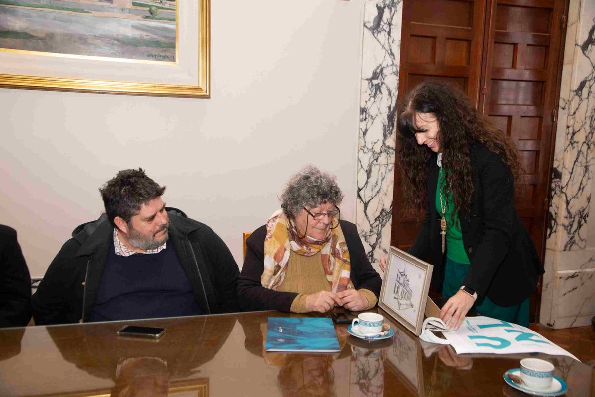 La UNL realizó un reconocimiento a la profesora Mabel Gallardo quien fuera cesanteada por la última dictadura militar.