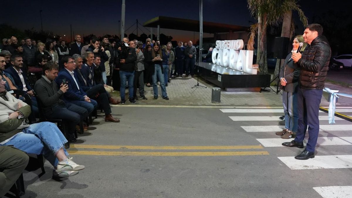 Las autoridades inauguraron el acceso a Sargento Cabral, una de las obras que se llevaron adelante en un tramo de la RPN° 90 en el marco del programa Ruta Segura. Las autoridades inauguraron el acceso a Sargento Cabral, una de las obras que se llevaron adelante en un tramo de la RPN° 90 en el marco del programa Ruta Segura.