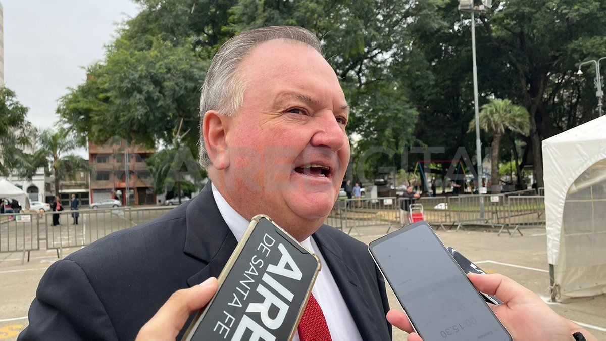El senador por San Cristóbal se refirió a la postura del radicalismo ante la Ley Bases.
