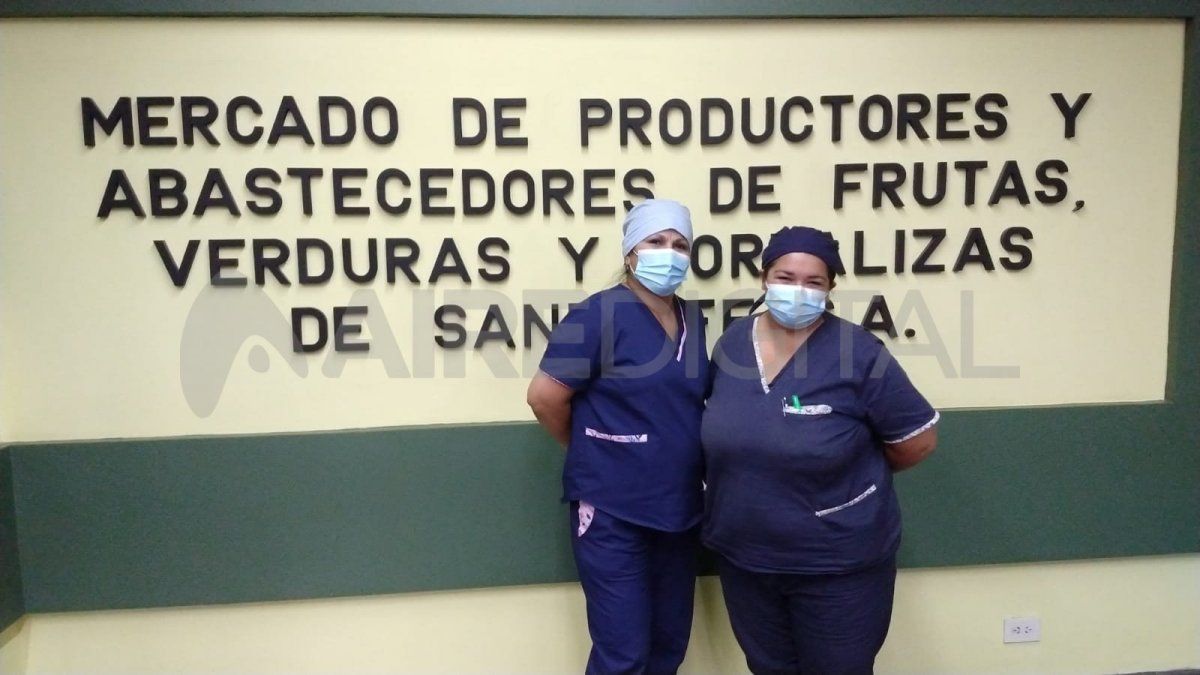 Este jueves están vacunando en el Mercado, aplicando refuerzos, primeras y segundas dosis a los trabajadores.