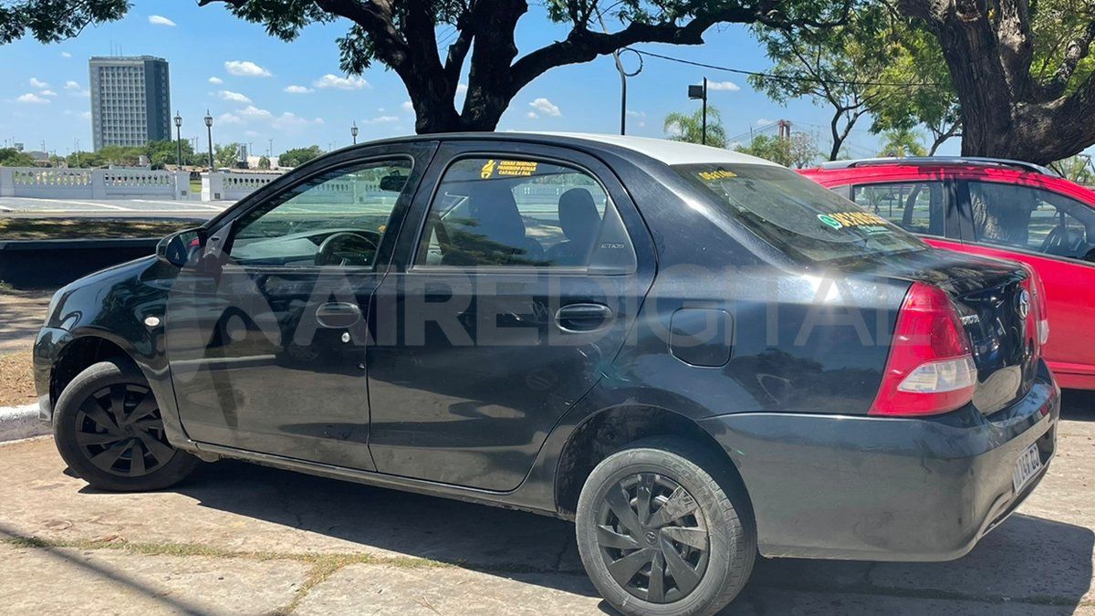 El auto estaba estacionado en una dársena de Avenida 7 Jefes al 3.900