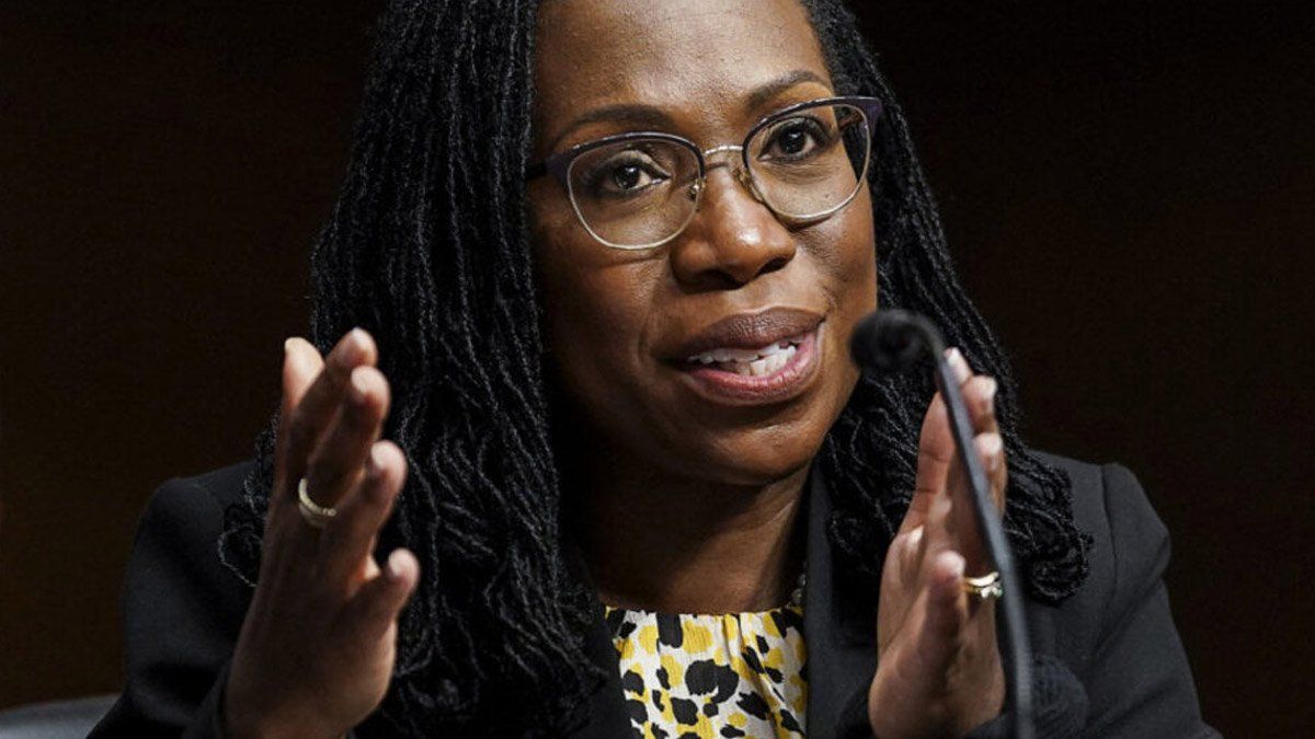 Ketanji Brown Jackson juró como la primera jueza negra de la Corte Suprema de EEUU