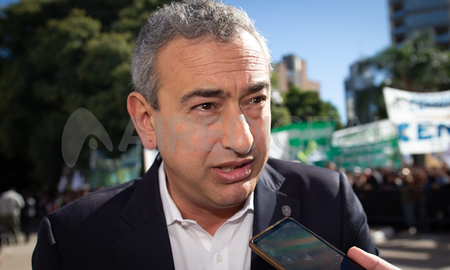 “La gran mayoría de los audios, amenazas y ataques, salen de teléfonos que están en las cárceles. Es urgente que el Servicio Penitenciario actúe con dureza para impedir que se haga terrorismo desde una celda”, agregó Javkin. “La gran mayoría de los audios, amenazas y ataques, salen de teléfonos que están en las cárceles. Es urgente que el Servicio Penitenciario actúe con dureza para impedir que se haga terrorismo desde una celda”, agregó Javkin.