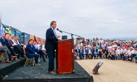 No estamos dispuestos a rendirnos en el altar del ajuste del FMI, vamos a defender la soberanía, el derecho de nuestra gente a vivir mucho mejor y así lo vamos a hacer, remarcó Massa. No estamos dispuestos a rendirnos en el altar del ajuste del FMI, vamos a defender la soberanía, el derecho de nuestra gente a vivir mucho mejor y así lo vamos a hacer, remarcó Massa.