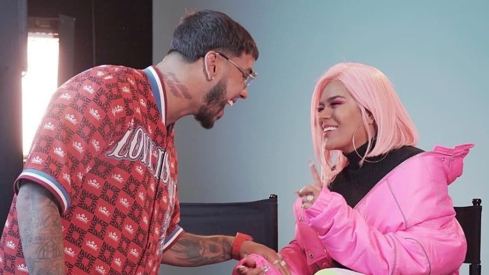 Karol G y Anuel AA, rodeados de monos y leones en sus vacaciones
