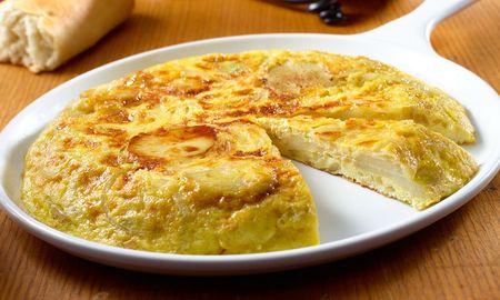Cómo hacer la tortilla española, paso a paso. Cómo hacer la tortilla española, paso a paso.