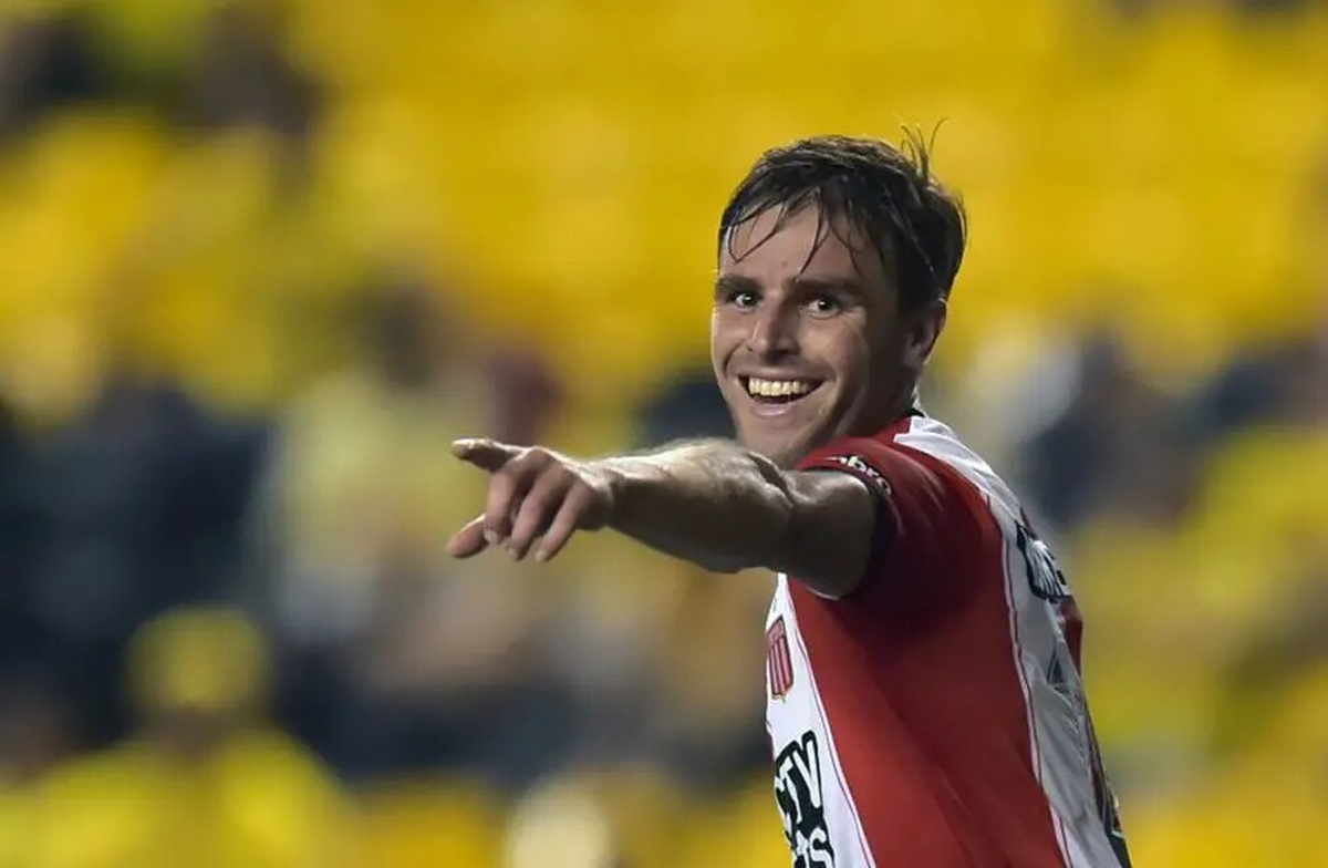 Facundo Sánchez comenzó a jugar en Colón en el 2009. Facundo Sánchez comenzó a jugar en Colón en el 2009.