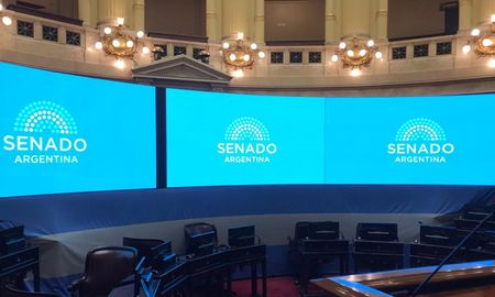 El Senado postergó algunos proyectos de ley con acuerdo parlamentario hasta el lunes, para homenajear a Maradona. El Senado postergó algunos proyectos de ley con acuerdo parlamentario hasta el lunes, para homenajear a Maradona.