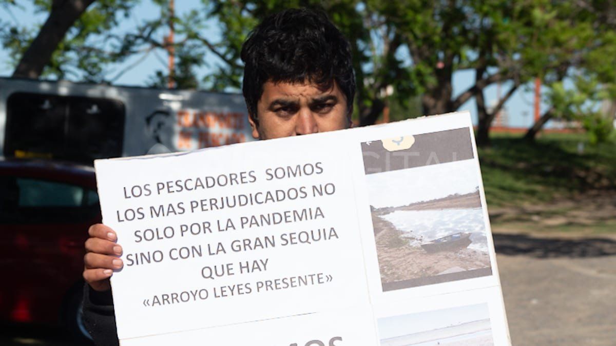 Los pescadores de Santa Fe reclaman una ayuda económica y que se respete la veda pesquera-