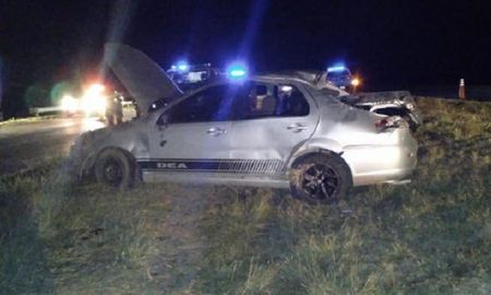 El auto dio varios tumbos, el niño salió despedido y perdió la vida en el acto El auto dio varios tumbos, el niño salió despedido y perdió la vida en el acto