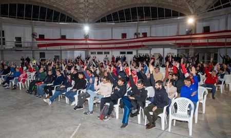 Por amplia mayoría, en la Asamblea General Ordinaria desarrollada en Unión se aprobó la Memoria y el Balance. Por amplia mayoría, en la Asamblea General Ordinaria desarrollada en Unión se aprobó la Memoria y el Balance.