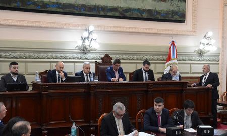 Este jueves, se realizó la Asamblea Legislativa en la que el temario principal constaba en el tratamiento de dos pliegos para cubrir un cargo de fiscal regional y un cargo de defensor regional, en Rafaela y Rosario. Este jueves, se realizó la Asamblea Legislativa en la que el temario principal constaba en el tratamiento de dos pliegos para cubrir un cargo de fiscal regional y un cargo de defensor regional, en Rafaela y Rosario.