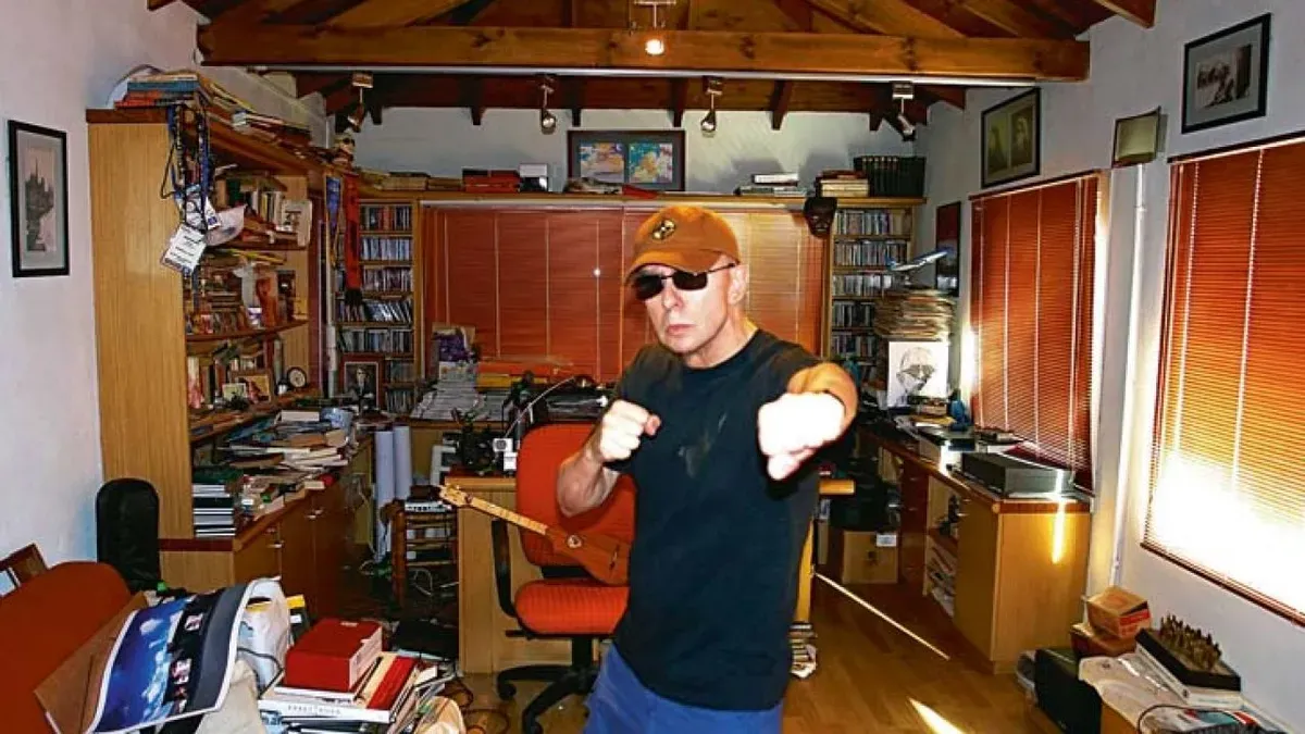 Dentro de la millonaria mansión, el músico construyó y diseñó su propio estudio de grabación: Luzbola. Dentro de la millonaria mansión, el músico construyó y diseñó su propio estudio de grabación: Luzbola.