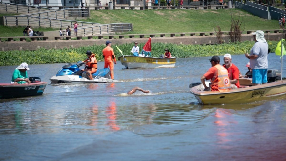 Los nadadores a la altura de Santo Tomé. Los nadadores a la altura de Santo Tomé.