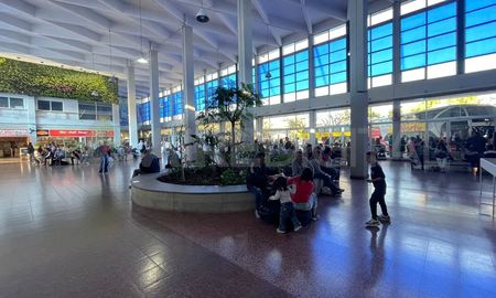 La Terminal de Ómnibus de Santa Fe registra gran cantidad de personas que viajan por el fin de semana largo. La Terminal de Ómnibus de Santa Fe registra gran cantidad de personas que viajan por el fin de semana largo.