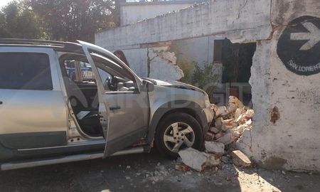 A raíz del choque, el conductor de la moto fue trasladado por el 107 al hospital Cullen. Hasta el momento, se sabe que el motociclista solo tendría golpes en sus piernas. A raíz del choque, el conductor de la moto fue trasladado por el 107 al hospital Cullen. Hasta el momento, se sabe que el motociclista solo tendría golpes en sus piernas.