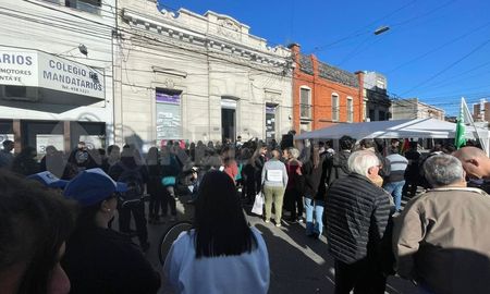 Trabajadores de la Secretaría de Mujeres, Género y Diversidad de Santa Fe se manifestaron este lunes. Trabajadores de la Secretaría de Mujeres, Género y Diversidad de Santa Fe se manifestaron este lunes.