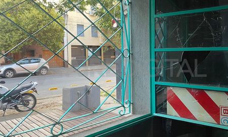 El local robado está ubicado sobre Ituzaingó al 1900, en barrio Cantioti, ciudad de Santa Fe. El local robado está ubicado sobre Ituzaingó al 1900, en barrio Cantioti, ciudad de Santa Fe.