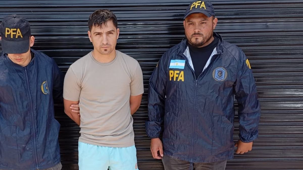 Lisandro “Limón” Contreras: uno de los principales referentes de la banda narco, detenido en 2024 y alojado en el penal de Piñero. Lisandro “Limón” Contreras: uno de los principales referentes de la banda narco, detenido en 2024 y alojado en el penal de Piñero.