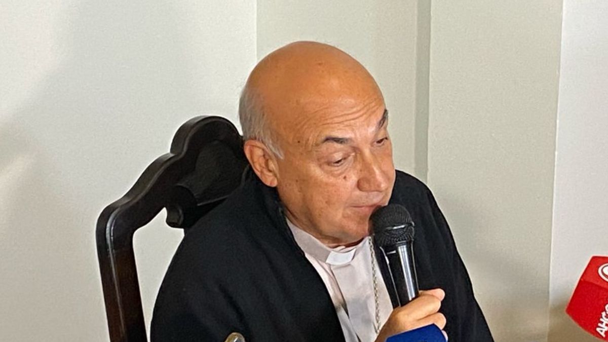 El Monseñor Sergio Fenoy, arzobispo de Santa Fe, pidió que la nueva Constitución incluya una referencia expresa a la Iglesia Católica. El Monseñor Sergio Fenoy, arzobispo de Santa Fe, pidió que la nueva Constitución incluya una referencia expresa a la Iglesia Católica. 