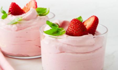 Mousse de frutilla, un postre delicioso y fácil de hacer con la receta de Maru Botana. Mousse de frutilla, un postre delicioso y fácil de hacer con la receta de Maru Botana.
